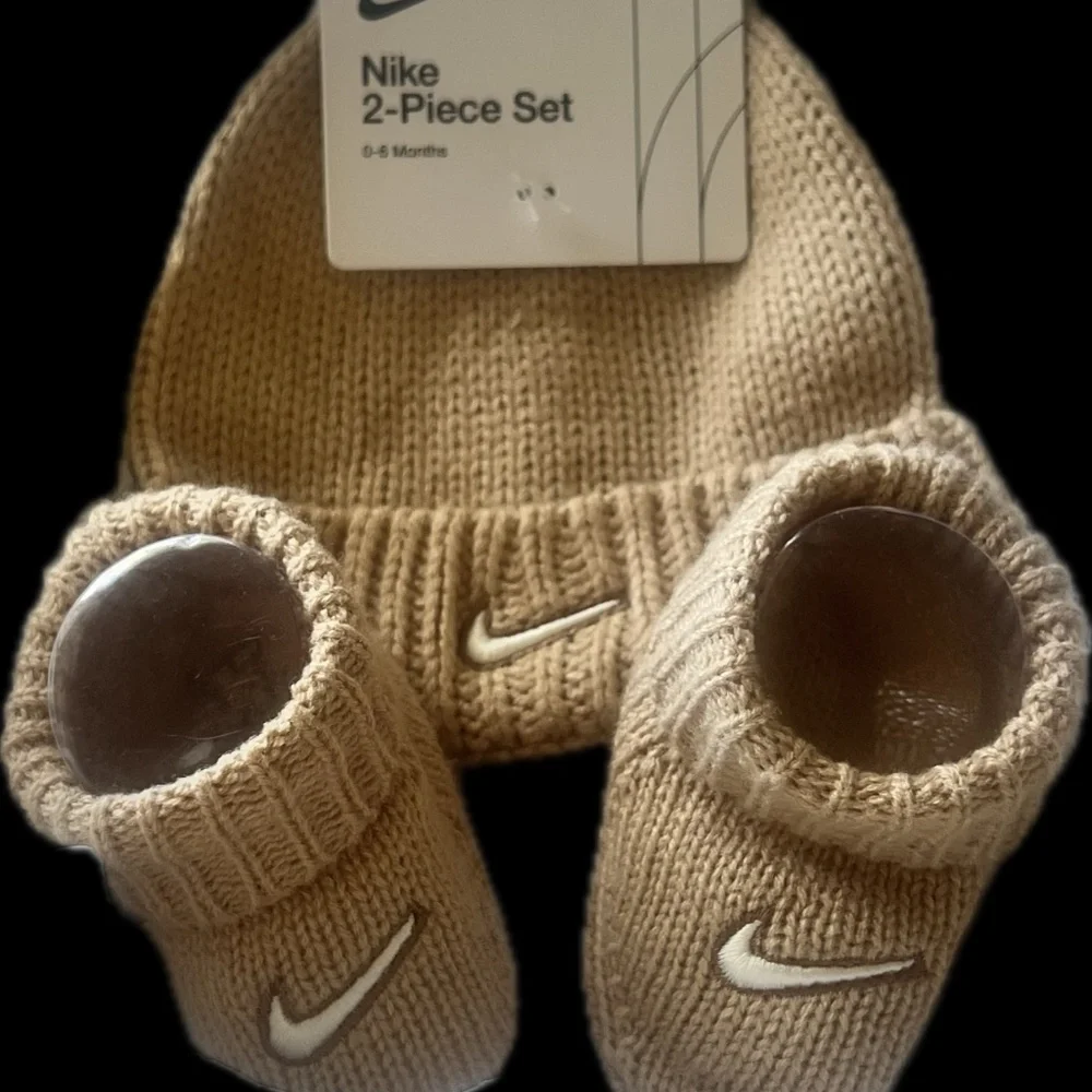 Nike Knit Crochet Beenie&Boottie set , Beautifully gift wrapped - Picture 3 of 5